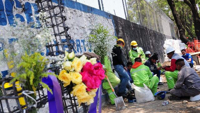Albañiles en el Día de la Santa Cruz