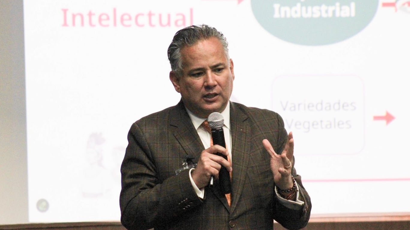 Santiago Nieto presentó 10 denuncias de huachicol fiscal como titular de la UIF