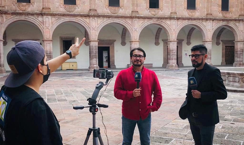 Huemanzin Rodríguez en escena para Canal 22.