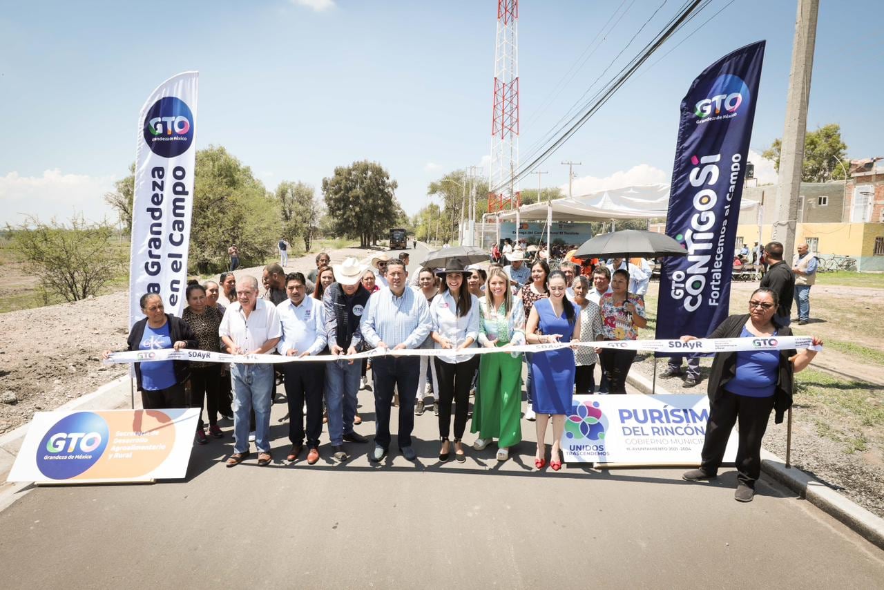 Diego Sinhue entregó obras en Pueblos del Rincón