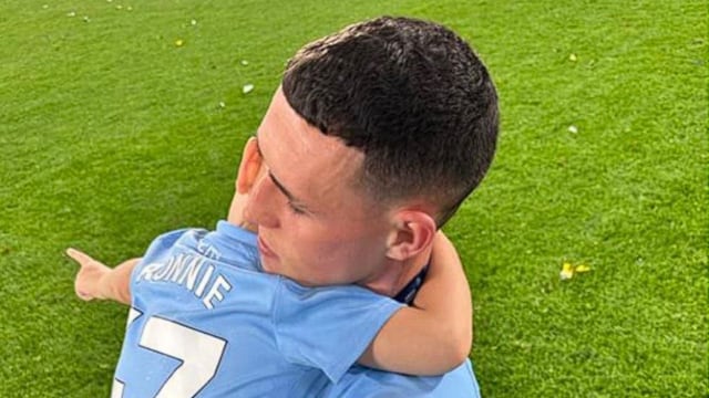 Phil Foden con su hijo, apodado El Wey