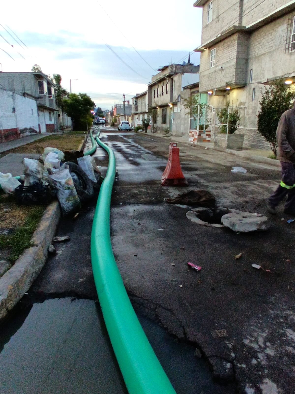 Chalco: Bajan niveles de agua y equipos técnicos trabajan en las últimas 7 calles anegadas