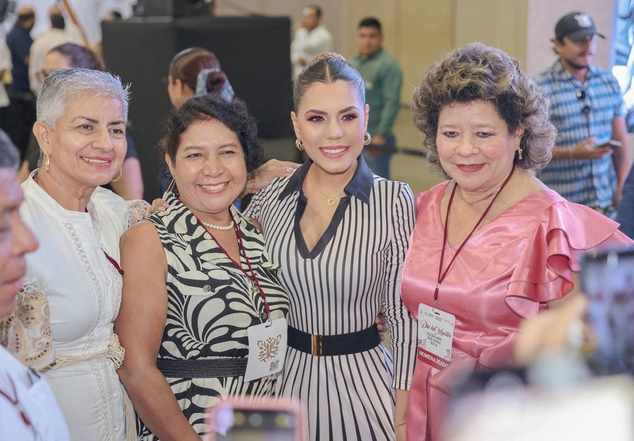 Evelyn Salgado reconoce a docentes en el Día del Maestro