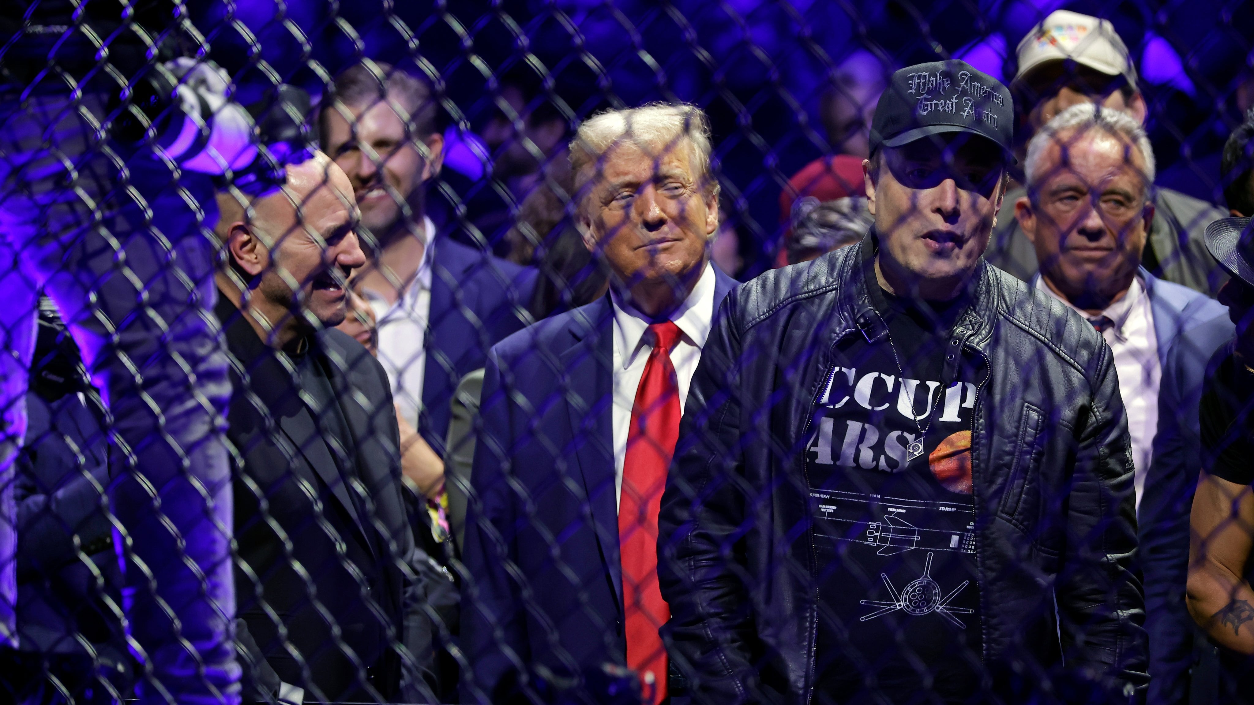 Las miles de pistas en los espectáculos del fin de semana: Tyson, Bones Jones y Trump