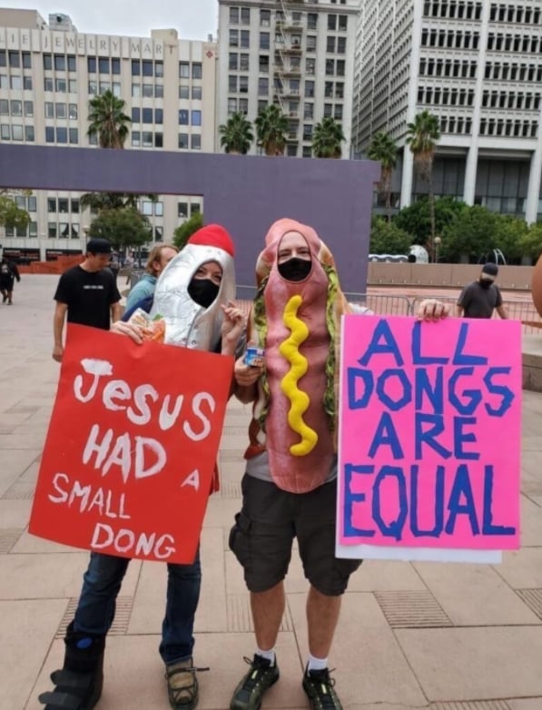 Marchan en Los Ángeles por el pene pequeño