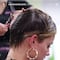 Mariana Rodríguez se corta el cabello en apoyo a niño con cáncer
