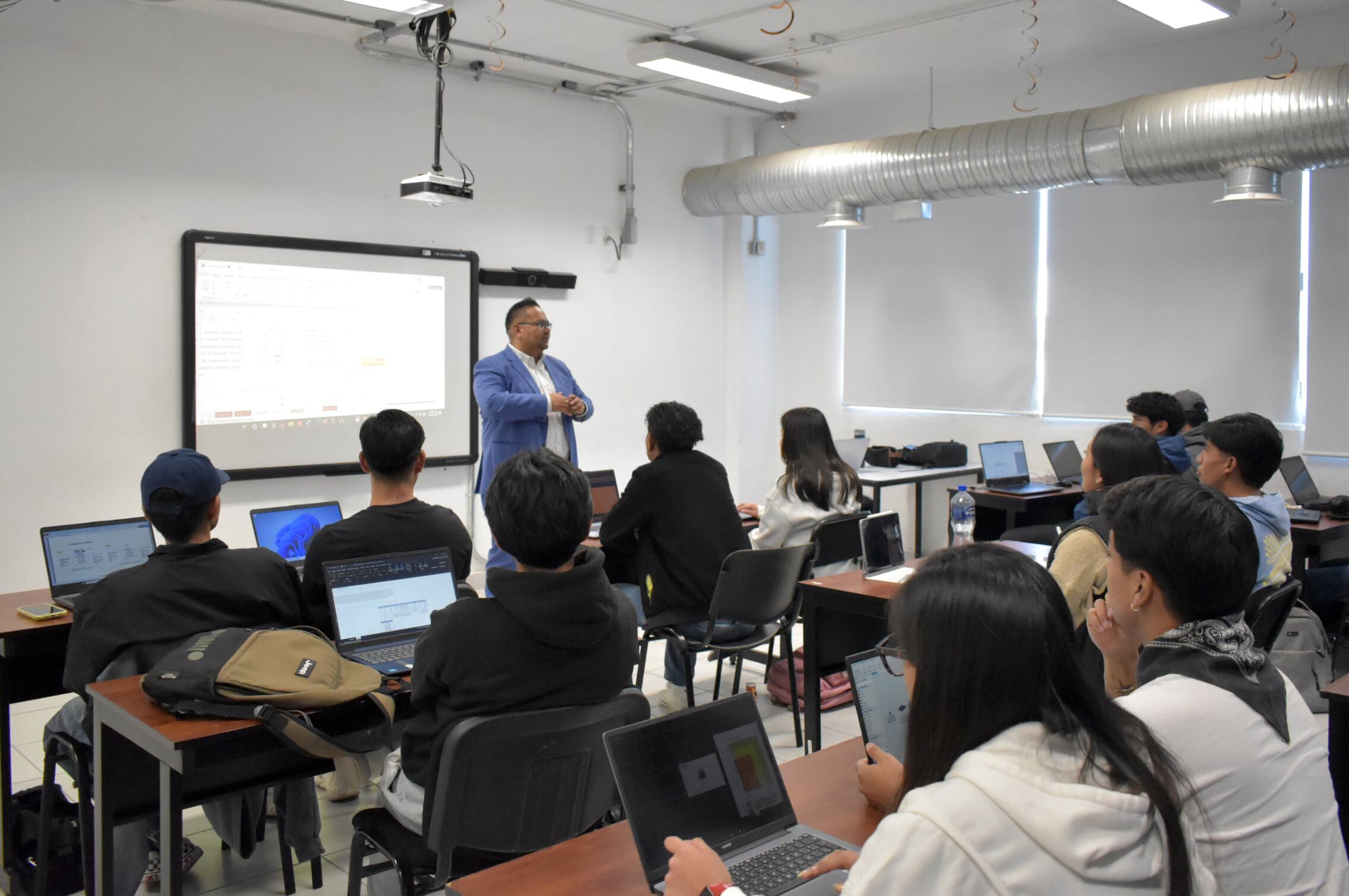 BUAP destaca en ingeniería global con nuevo premio para su capítulo IISE