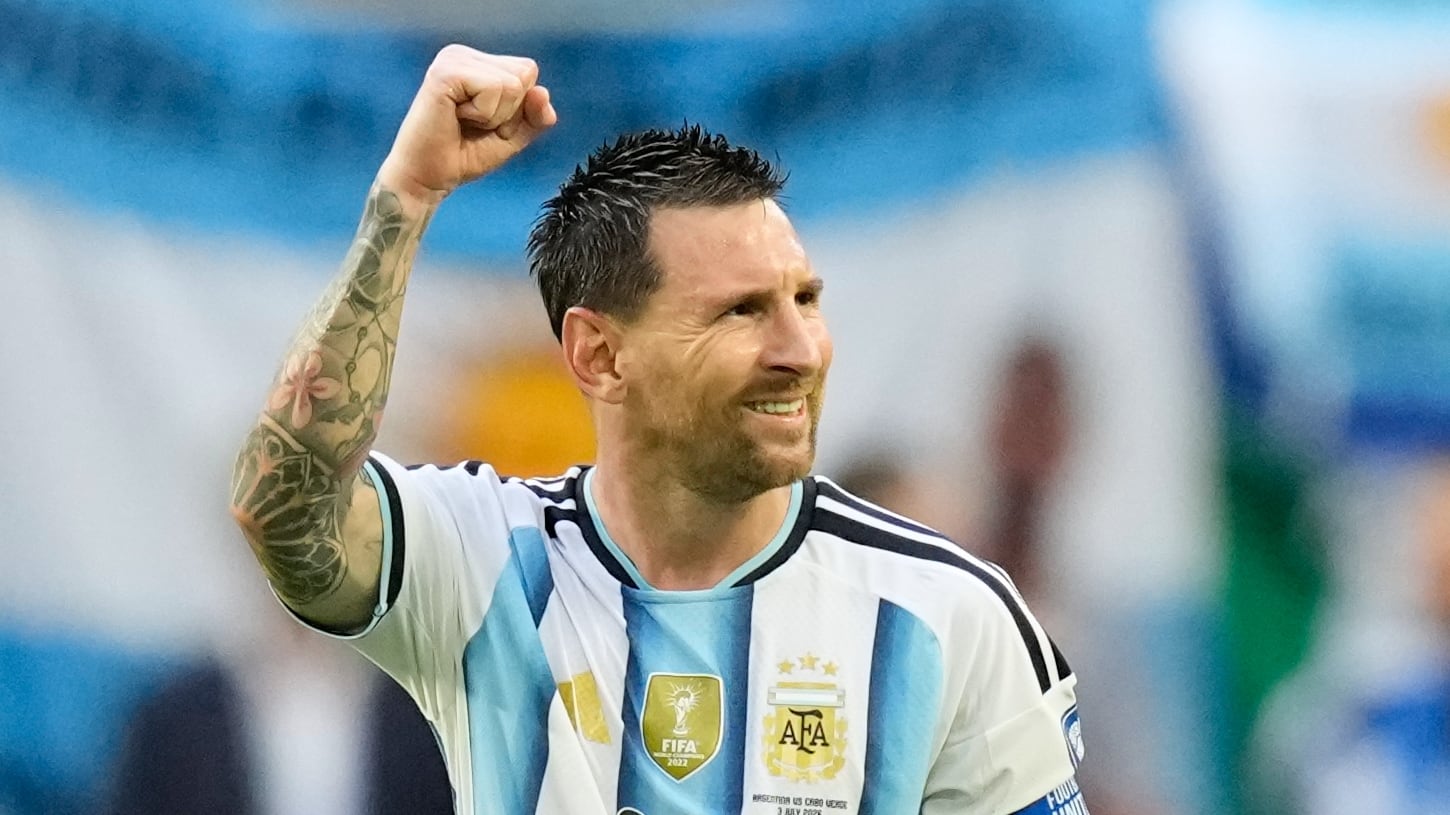 Lionel Messi lideró a la selección de Argentina a octavos de final ante un aguerrido Cabo Verde