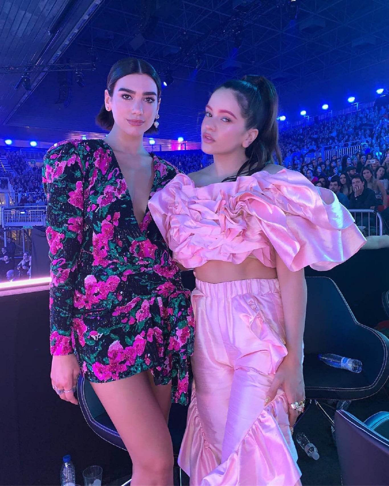 ¿Nueva canción de Dua Lipa con Rosalía? Una foto emociona a sus fans