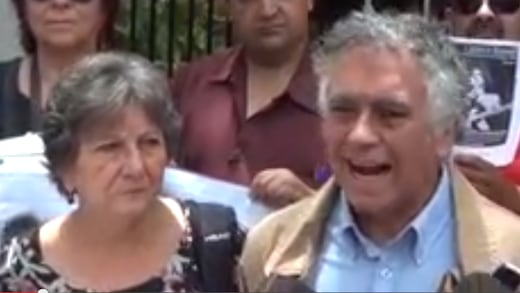 Padres de Laurence Maxwell exigen libertad en Embajada de México en Chile