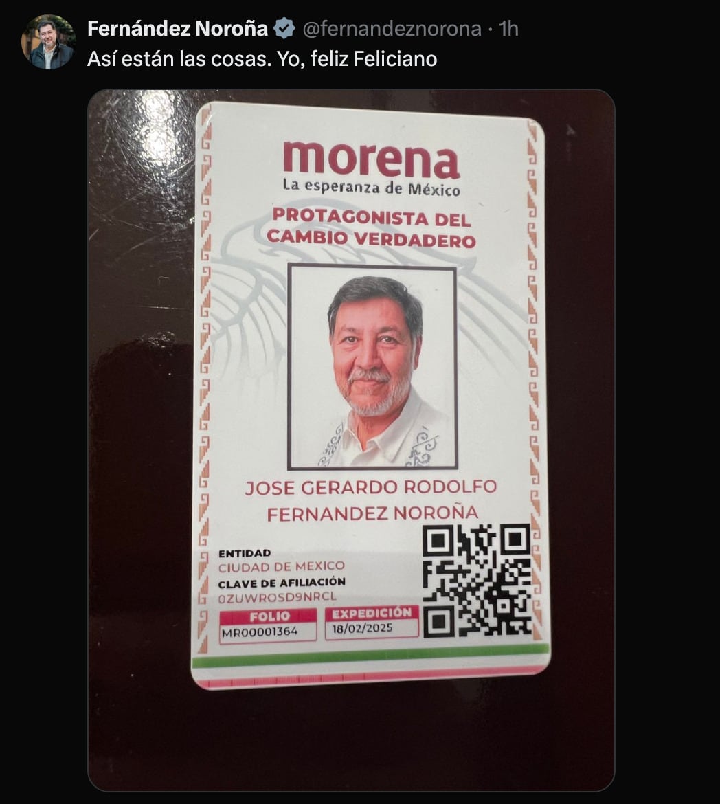 Gerardo Fernández Noroña recibe credencial de militante de Morena