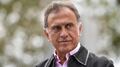 Miguel Ángel Yunes Linares recibe reclamos de “traidor” en el AICM