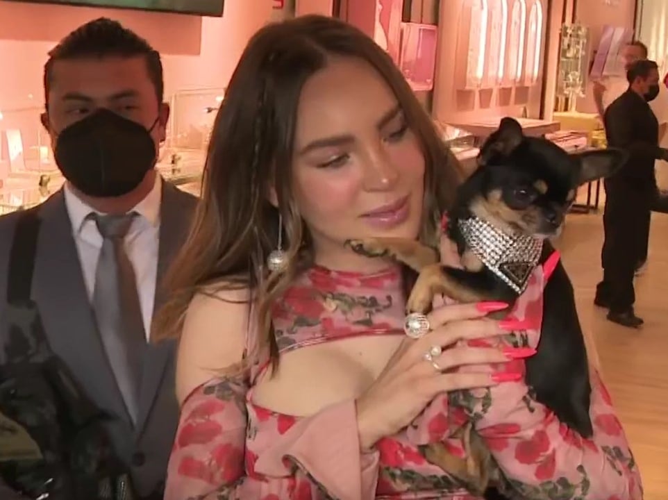 Belinda y su perro 'Cuatro'