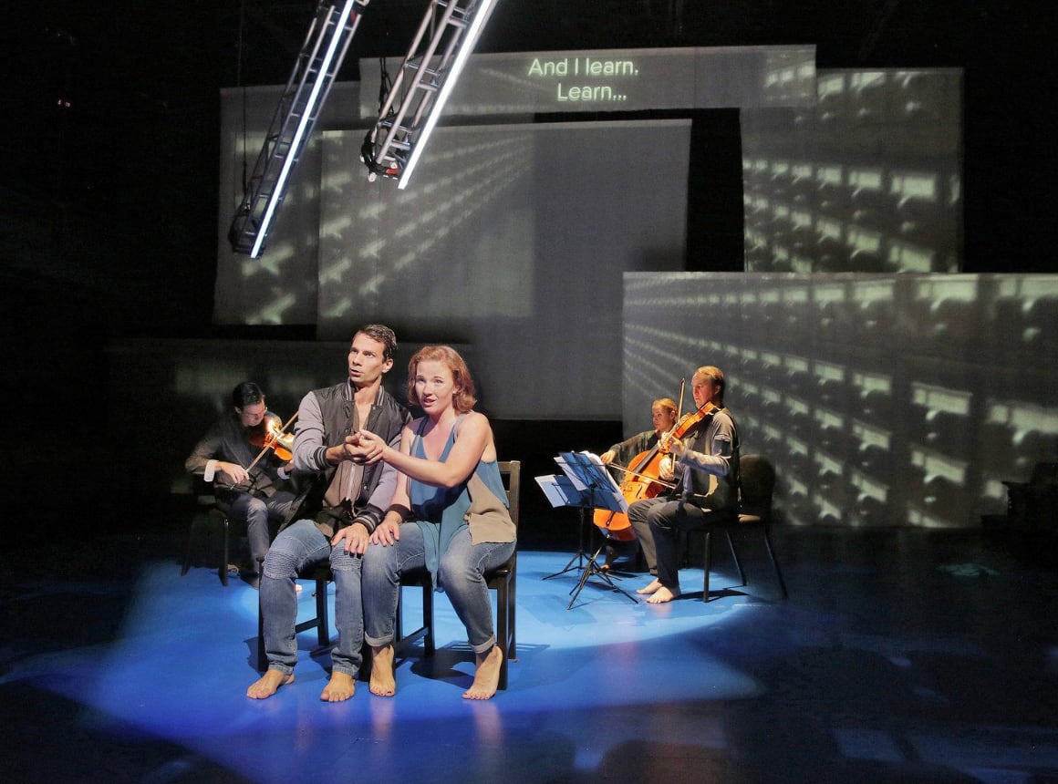 AS ONE, de Laura Kaminsky (2014). Kelly Markgraf y Sasha Cook.