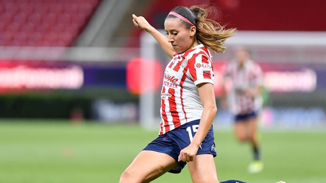 Rubí Soto con Chivas Femenil.