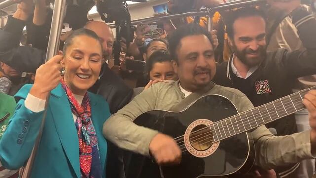 Claudia Sheinbaum cantando 'En un café'