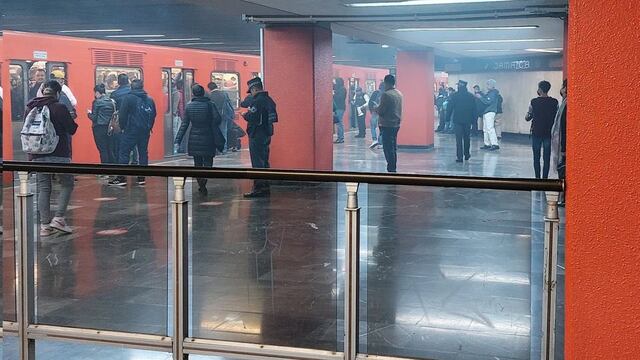 Humo en la estación de Jamaica de la Línea 9 del Metro