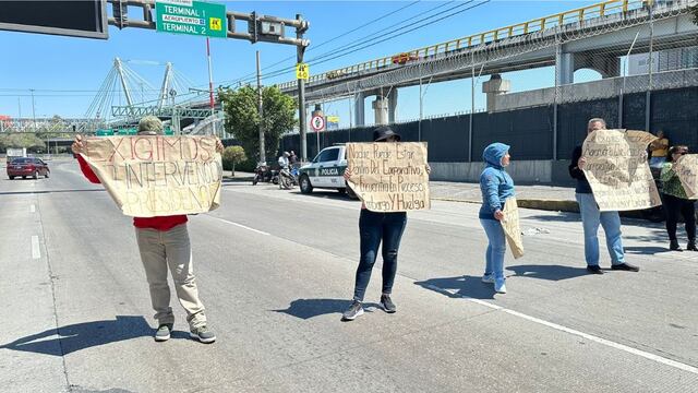 Trabajadores de Interjet arman bloqueo en Circuito Interior en el AICM