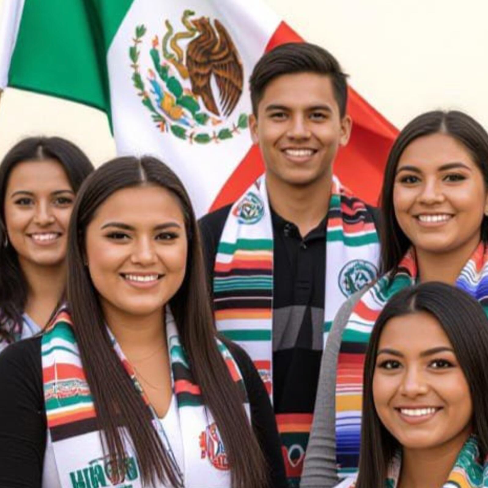 Indispensable un programa en que gente más favorecida “apadrine’ a un joven mexicano