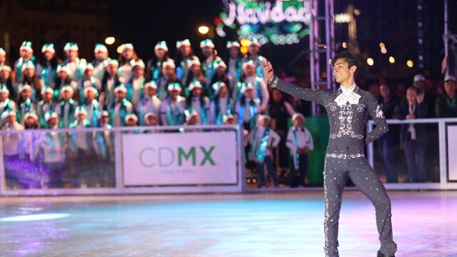Donovan Carrillo durante la inauguración de la pista de hielo 'Ecologísssima' de a CDMX.