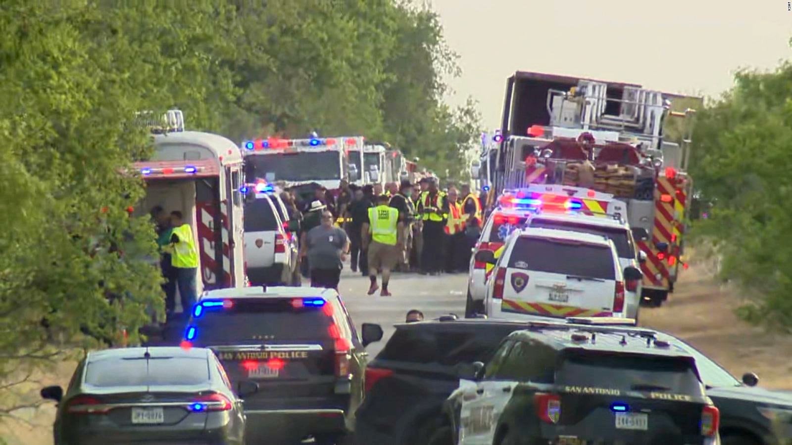 Encuentran migrantes muertos en la caja de un trailer en San Antonio