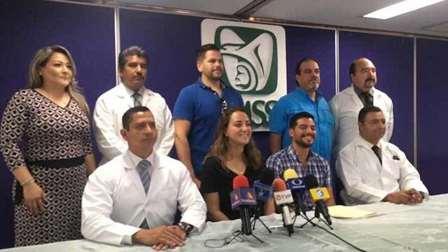 Elvia dio una conferencia de prensa tras salir del hospital.