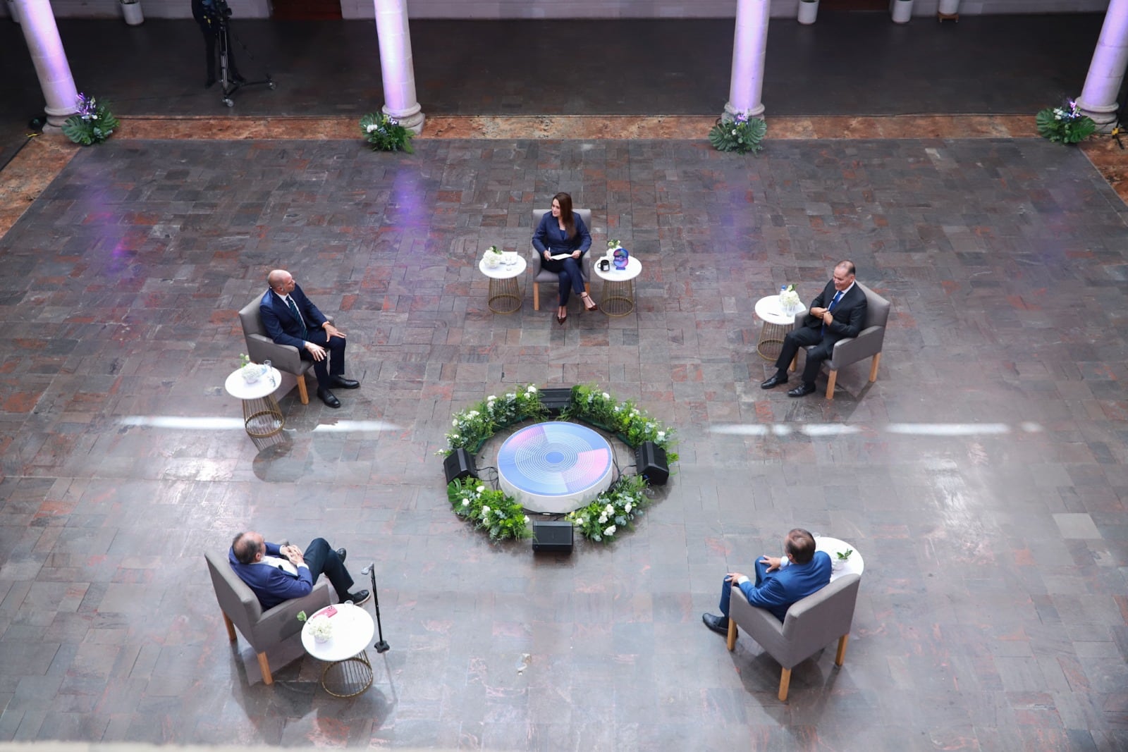 La actual gobernadora de Aguascalientes mantuvo un conversatorio con exgobernadores para mejorar las estrategias