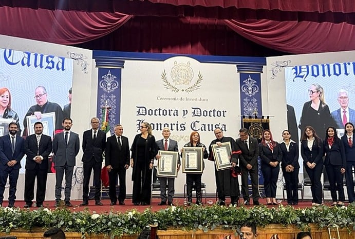 Universidad Michoacana distingue a Ernesto Villanueva con Doctorado Honoris Causa