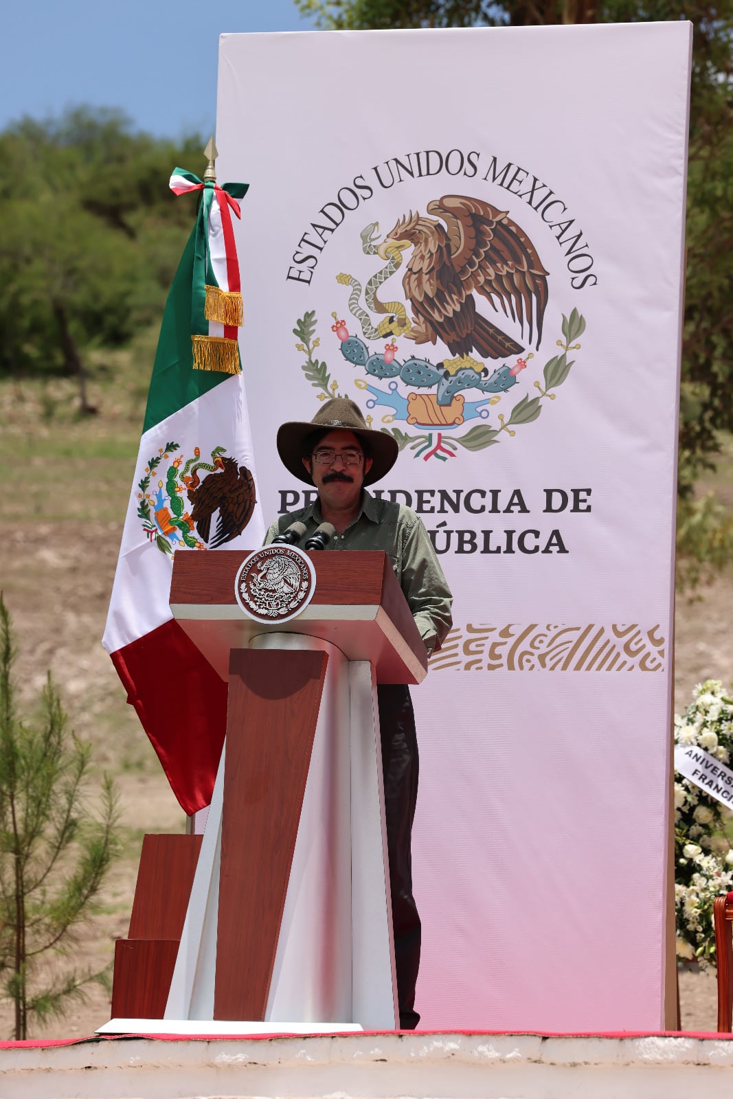 Pedro Salmerón asistió vestido de Pancho Villa al aniversario de la muerte del caudillo