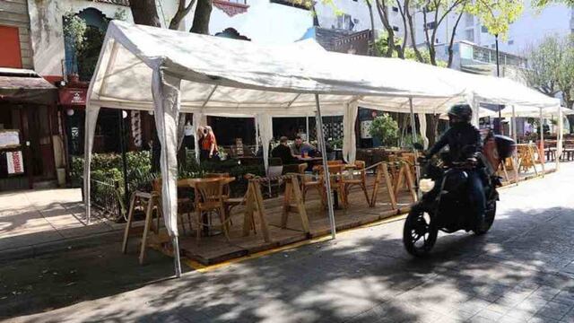 Vecinos de CDMX denuncian abusos de restaurantes en espacios públicos