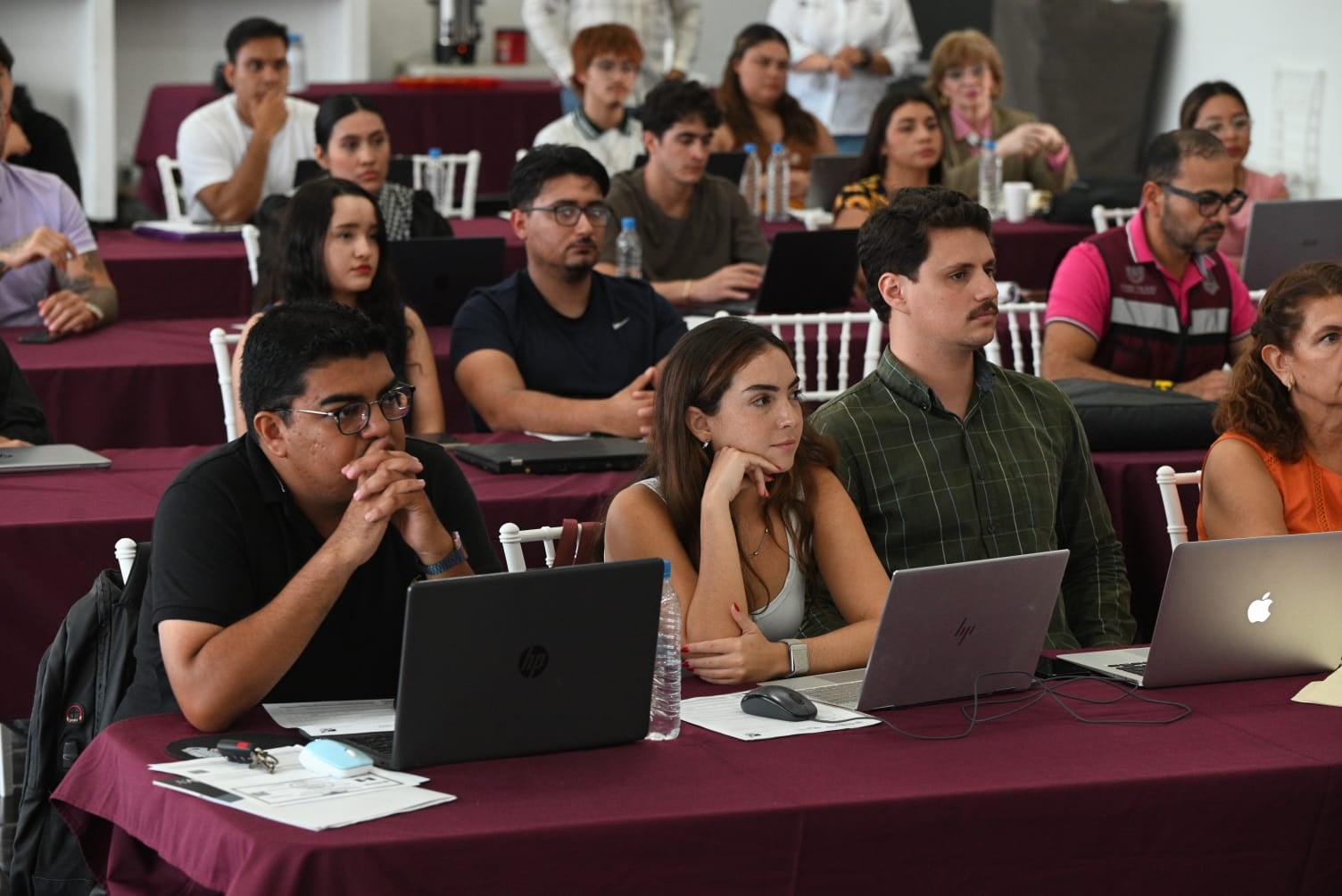 Betzabé Martínez impulsa el registro de marcas para jóvenes emprendedores