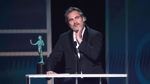 Joaquin Phoenix dedica estatuilla de los SAG Awards a Heath Ledger