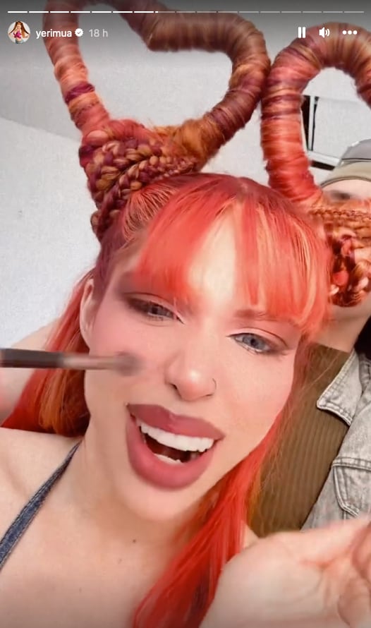 Yeri Mua hizo un canon de su meme de El Grinch.