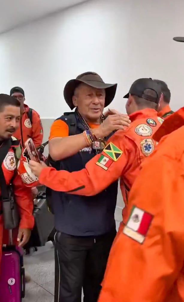 Topos Azteca regresan a México tras 41 días de rescate en Venezuela y Colombia