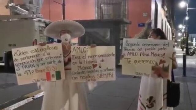 Mujeres afuera de Palacio