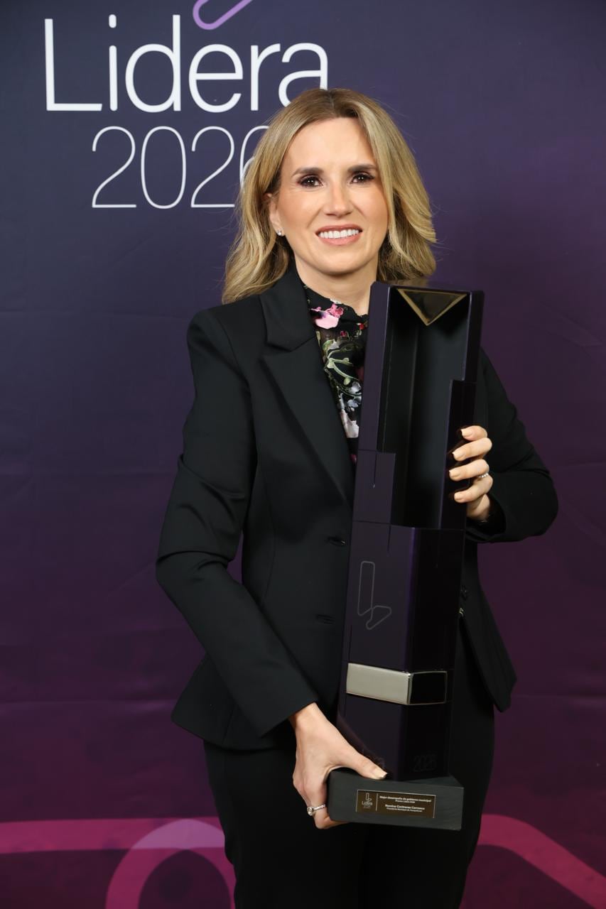 Romina Contreras recibe Premio Lidera por desempeño en Huixquilucan.