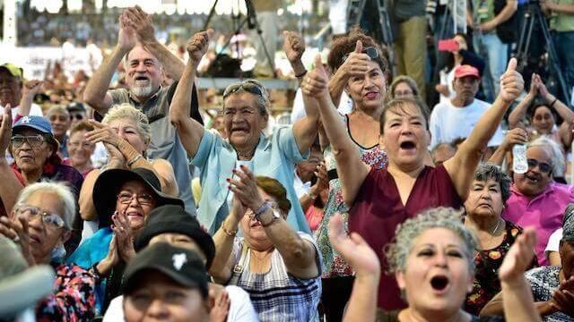 Hispanohablantes festejando en México