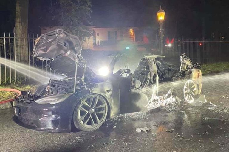 Tesla Model S Plaid quemado