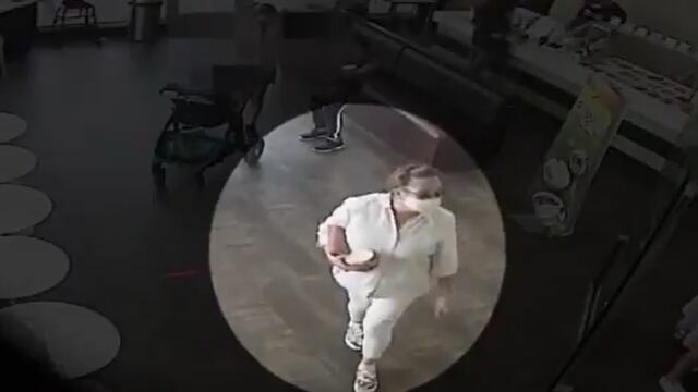 Señora captada por cámaras