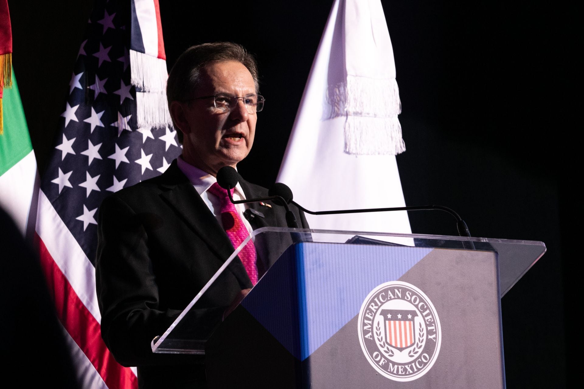 Esteban Moctezuma responde a republicano por criticar cercanía de México con Cuba y Venezuela