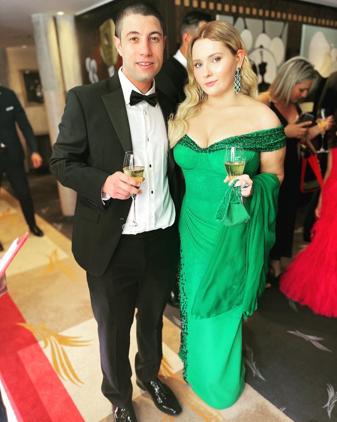 Abigail Breslin y su prometido Ira Kunyansky.