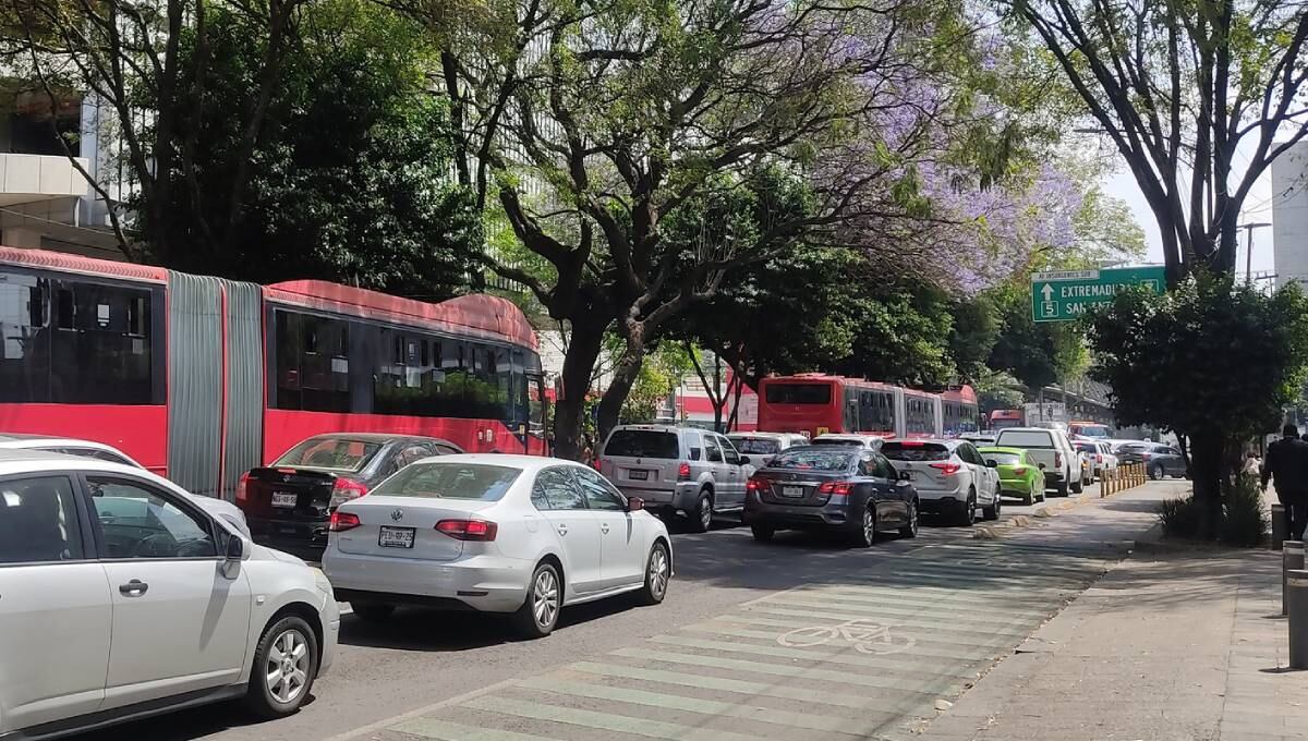 Línea 1 del Metrobús detenida por manifestación