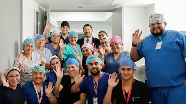 Martí Batres celebra 64 aniversario del Centro Médico Nacional
