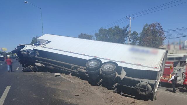 Se registra cierre parcial de Autopista México-Querétaro por volcadura de camión