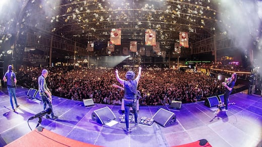 Caifanes rinde tributo a madres buscadoras en la Fenaza 2025 con “Antes de que nos olviden”
