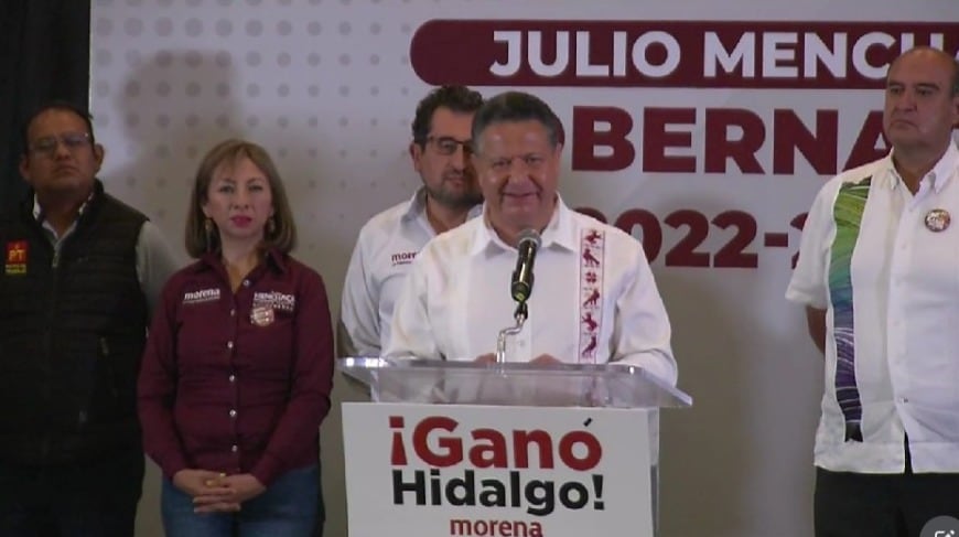 Julio Menchaca da conferencia de prensa