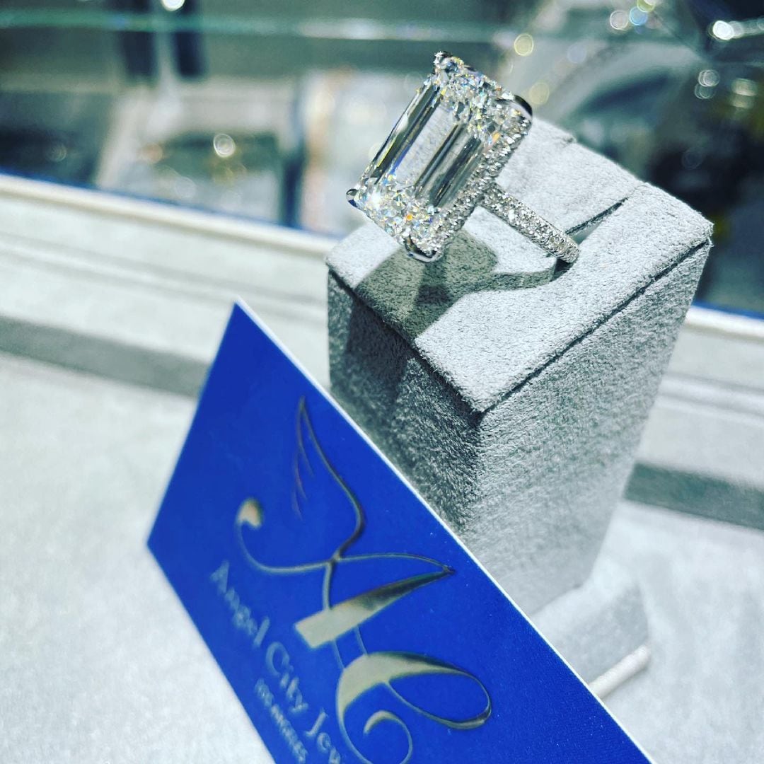 Anillo de compromiso de Belinda