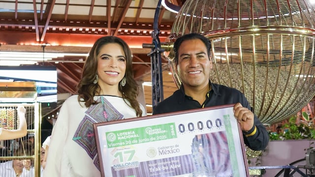 Chiapas y Lotería Nacional celebran a la Reina Roja