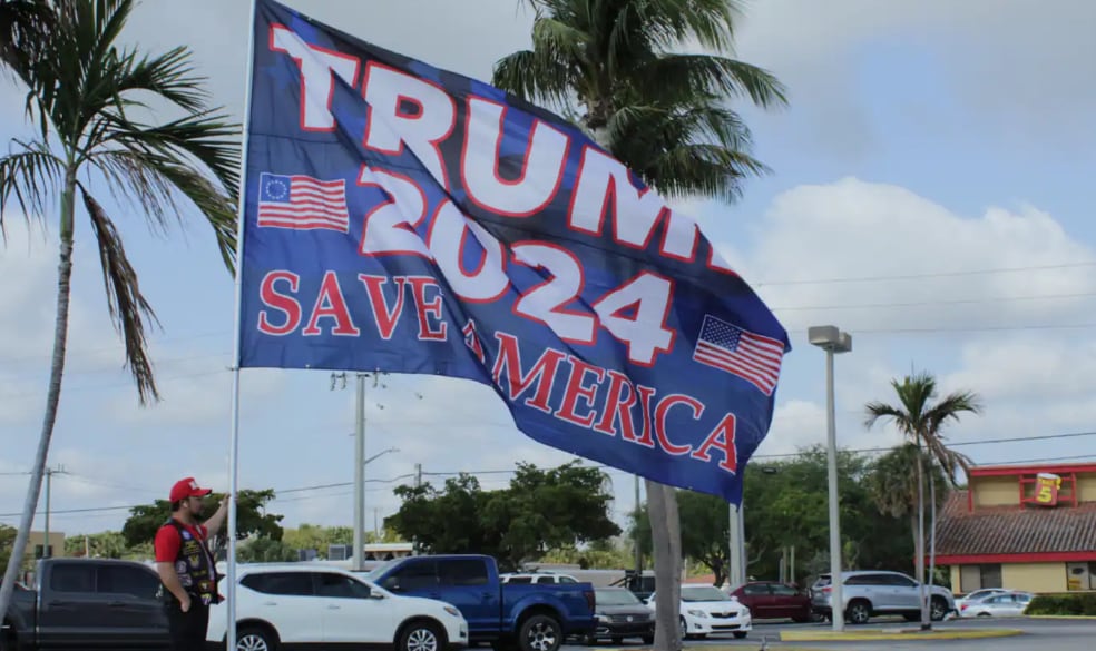 Simpatizantes despiden a Donald Trump en Florida