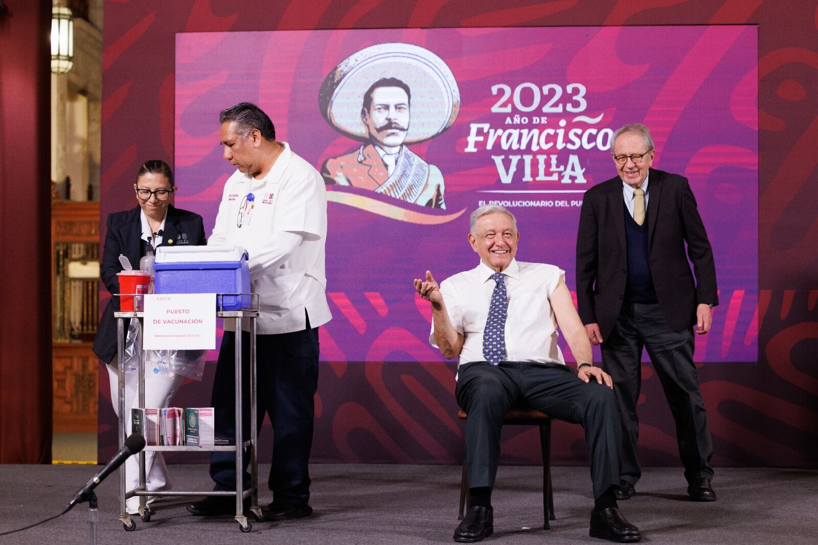 AMLO se vacuna contra el Covid-19 con Abdala